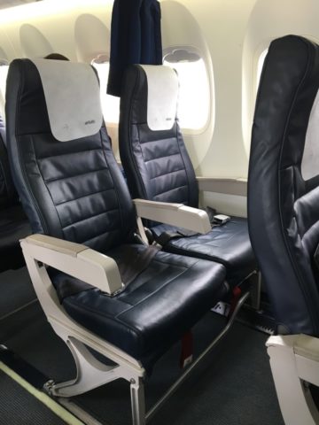 Review: Business Class airBaltic Bombardier Dash 8 Q400 Riga-Vilnius