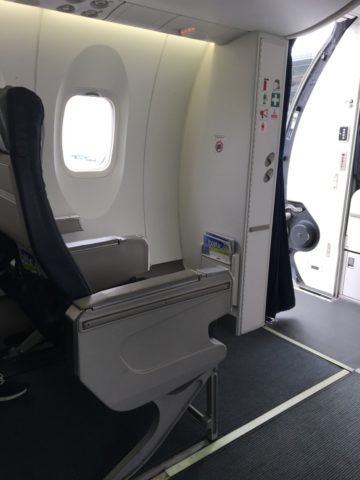 Review: Business Class airBaltic Bombardier Dash 8 Q400 Riga-Vilnius