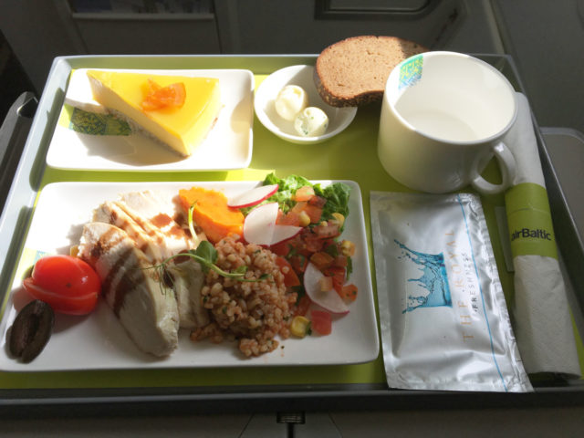 Review: Business Class airBaltic Bombardier Dash 8 Q400 Riga-Vilnius