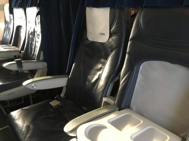 Review: Business Class airBaltic Boeing 737-300 Vilnius-Riga