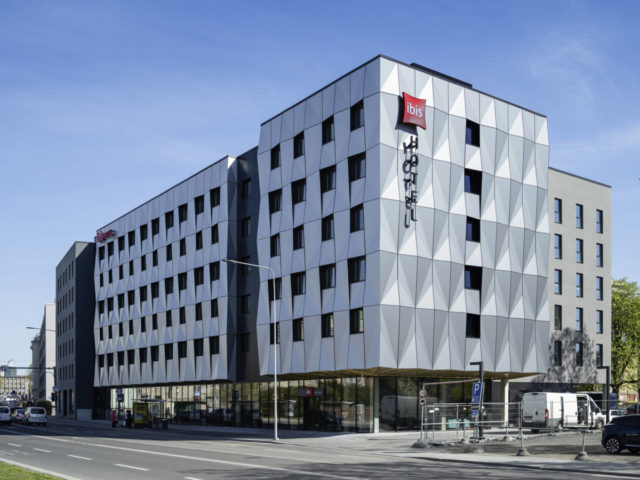 Ibis stapt af van standaardconcept en opent eerste ibis in Estland