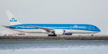 De Boeing 787-9 Dreamliner van KLM (Registratie PH-BHD) op de luchthaven (Bron: KLM)