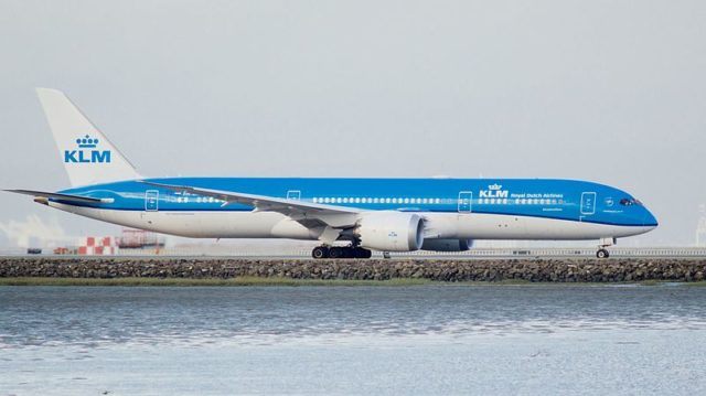 De Boeing 787-9 Dreamliner van KLM (Registratie PH-BHD) op de luchthaven (Bron: KLM)