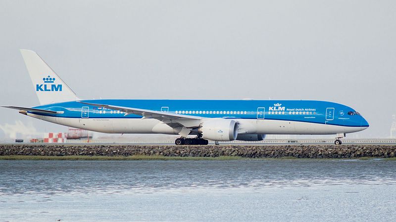 De Boeing 787-9 Dreamliner van KLM (Registratie PH-BHD) op de luchthaven (Bron: KLM)