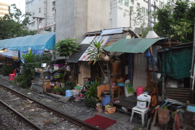 Bestemmingstips: Met de trein van Bangkok richting Cambodja en lopend over de grens