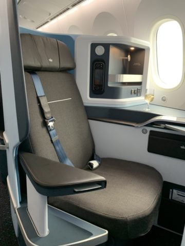 Review: KLM World Business Class - Boeing 787-10 Dreamliner