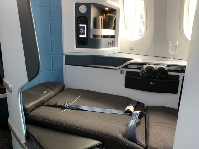 Review: KLM World Business Class - Boeing 787-10 Dreamliner