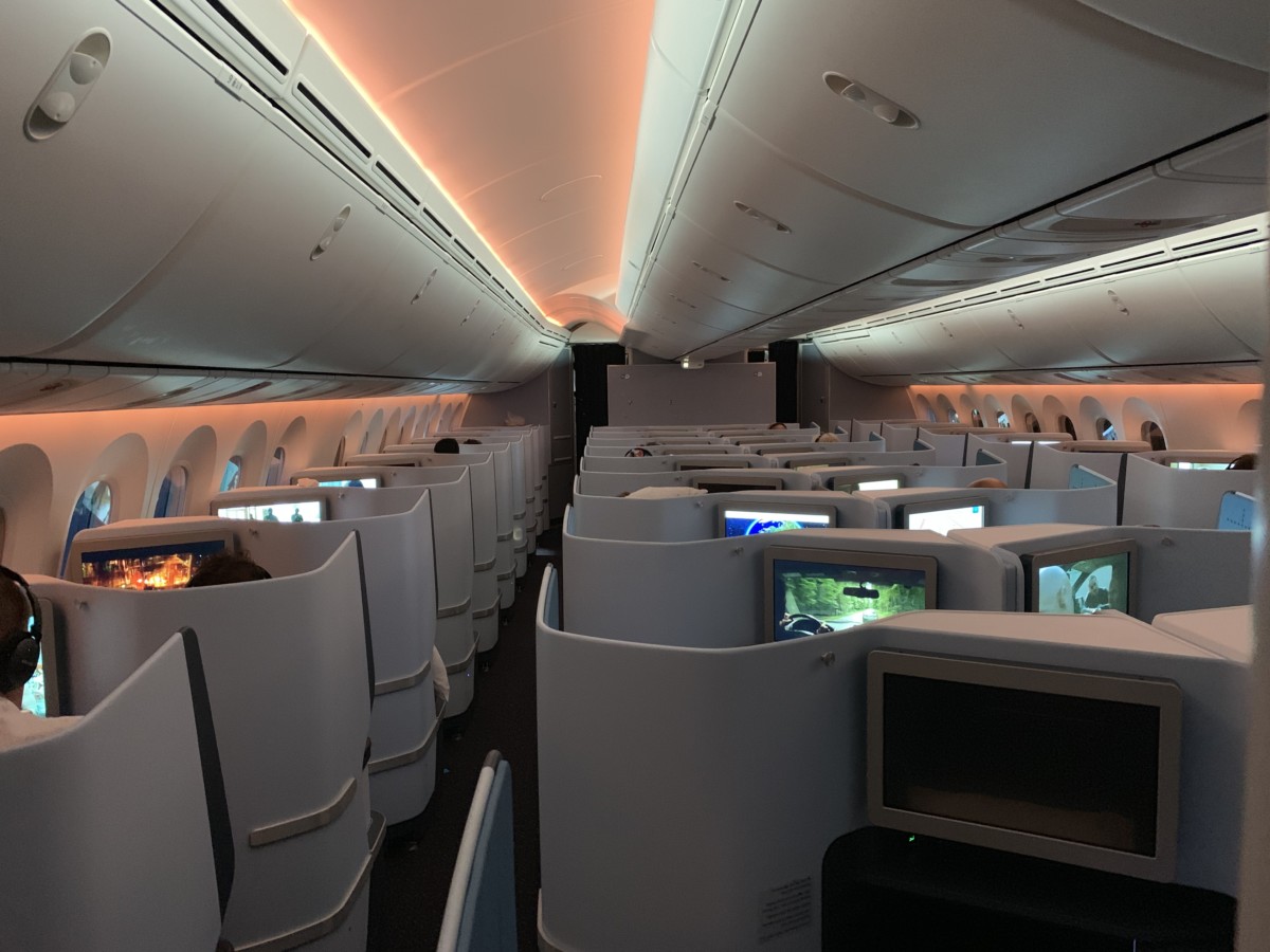 Review: KLM World Business Class - Boeing 787-10 Dreamliner