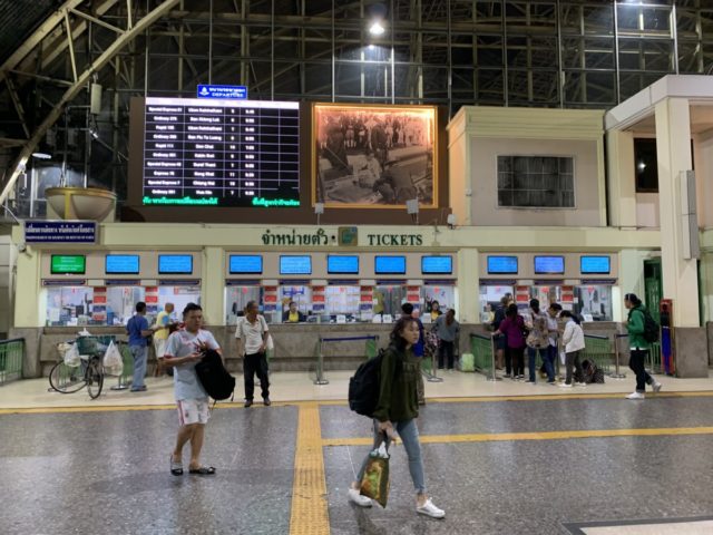 Bestemmingstips: Met de trein van Bangkok richting Cambodja en lopend over de grens