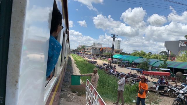 Bestemmingstips: Met de trein van Bangkok richting Cambodja en lopend over de grens