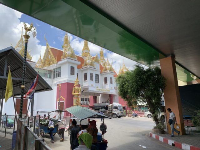 Bestemmingstips: Met de trein van Bangkok richting Cambodja en lopend over de grens