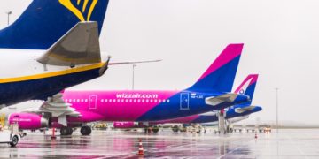 Een toestel van Ryanair en twee toestellen van Wizz Air op Eindhoven Airport (Bron: Eindhoven Airport)