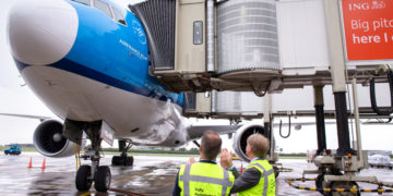 Snel boarden op Schiphol met KLM door nieuwe passagiersbrug