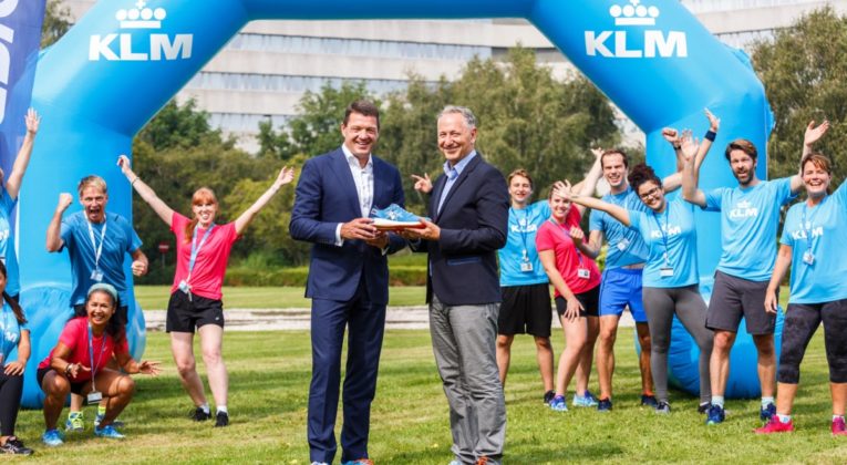 ASICS komt met limited edition KLM100 sportschoenen - KLM X ASICS -  InsideFlyer