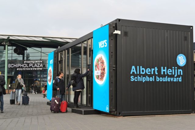 Snel contactloos boodschappen doen op Schiphol bij AH