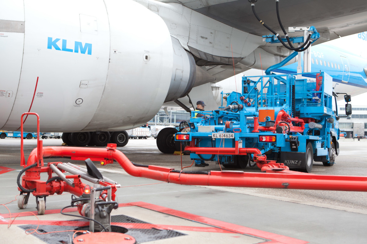 Bijmenging van biodiesel kan de uitstoot van schadelijke gassen flink omlaag brengen (Bron foto: KLM)