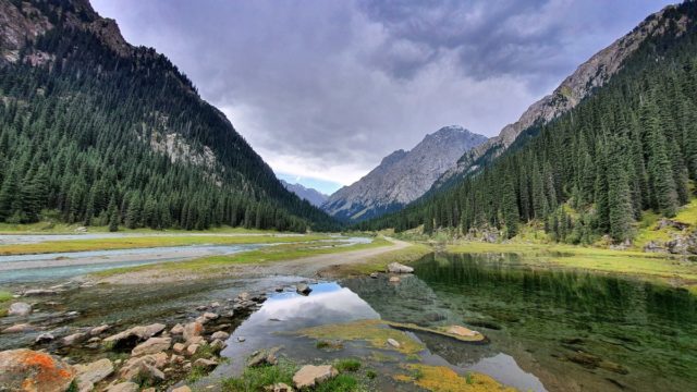 Karakol Vallei in Kyrgistan (Bron: Unsplash / Marek Brzóska)