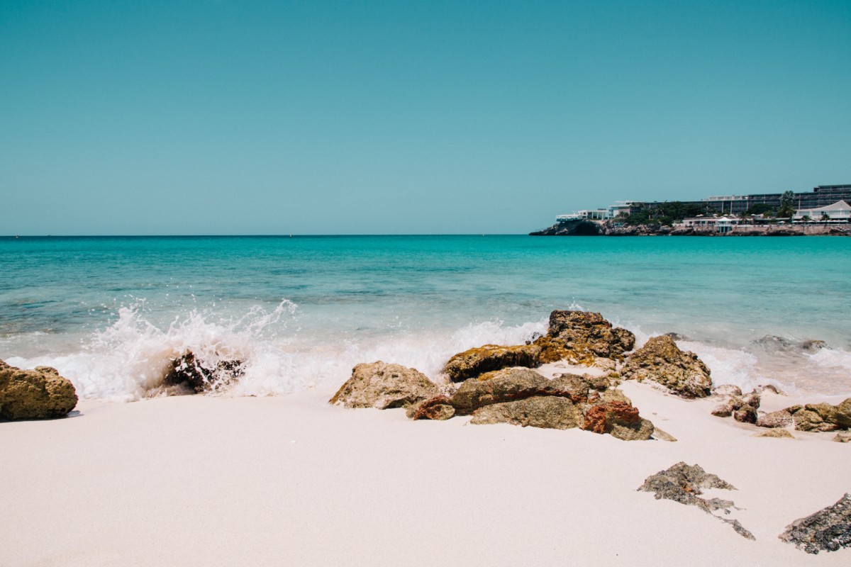 Strand van Maho te Sint Maarten (Bron: Unsplash / Rajvinder singh)