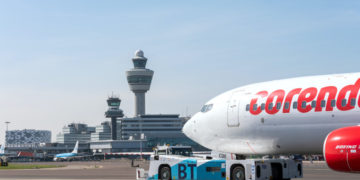 Een Boeing 737 van Corendon wordt ingezet voor de duurzame taxi-test op Schiphol (Bron: Fotografie voor Schiphol / ROGER CREMERS)