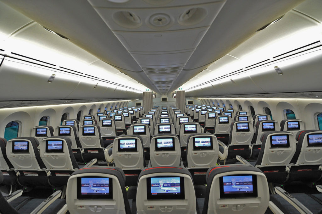 De Economy cabine aan boord van de Boeing 787 Dreamliner van Air Canada (Bron: Air Canada)
