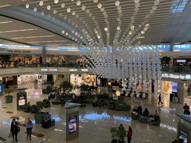 Review Delta Sky Lounge Atlanta - Concourse F Mezzanine Level