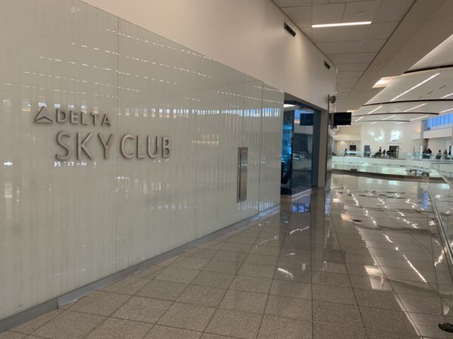 Review Delta Sky Lounge Atlanta - Concourse F Mezzanine Level