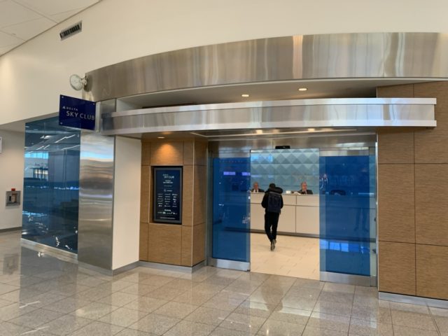 Review Delta Sky Lounge Atlanta - Concourse F Mezzanine Level