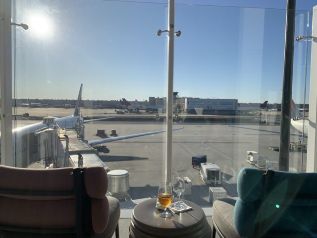 Review Delta Sky Lounge Atlanta - Concourse F Mezzanine Level