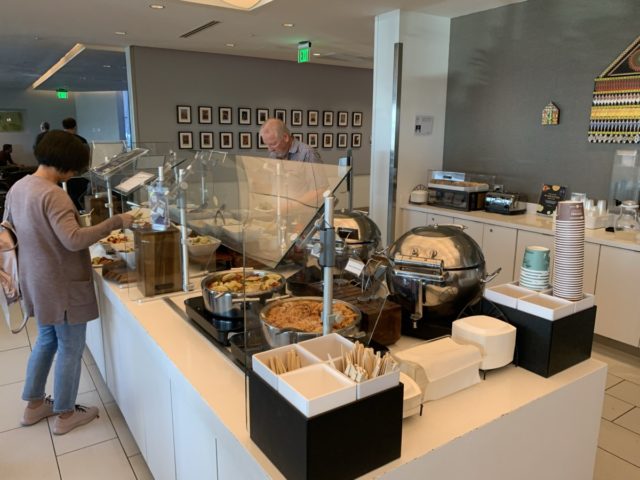 Review Delta Sky Lounge Atlanta - Concourse F Mezzanine Level