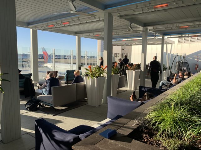 Review Delta Sky Lounge Atlanta - Concourse F Mezzanine Level