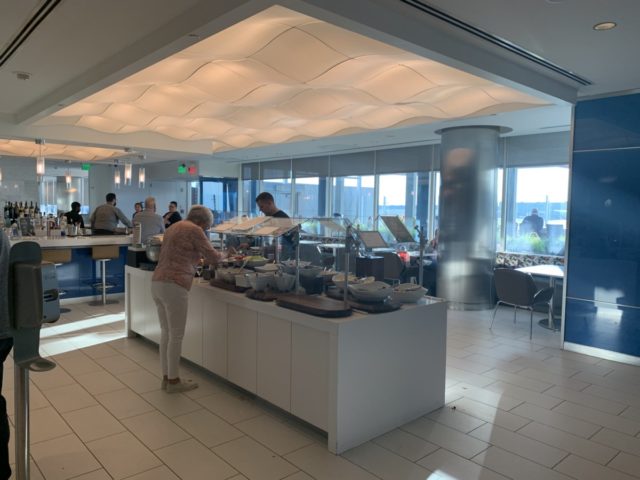 Review Delta Sky Lounge Atlanta - Concourse F Mezzanine Level