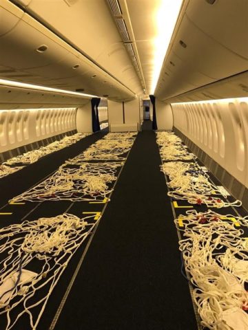 British Airways stript Boeing 777 voor Cargo