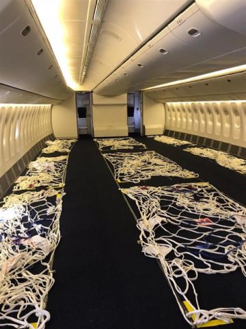 British Airways stript Boeing 777 voor Cargo