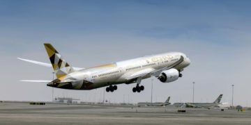 Boeing 787 Dreamliner van Etihad stijgt op (Bron: Etihad)