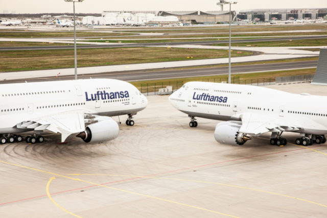 Boeing 747-800 en Airbus A380 op de luchthaven van Frankfurt (Bron: Lufthansa)