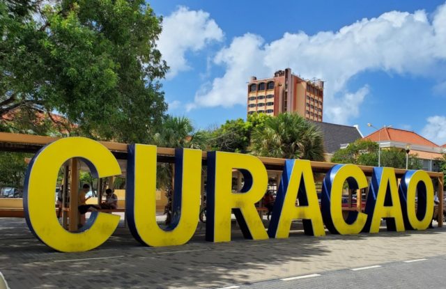 Curaçao Airport zet in op drastische verhoging vertrekbelasting