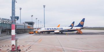 Boeing 737-800NG van Ryanair op de luchthaven van Bratislava (Bron: Anastasia Dulgier / Unsplash)