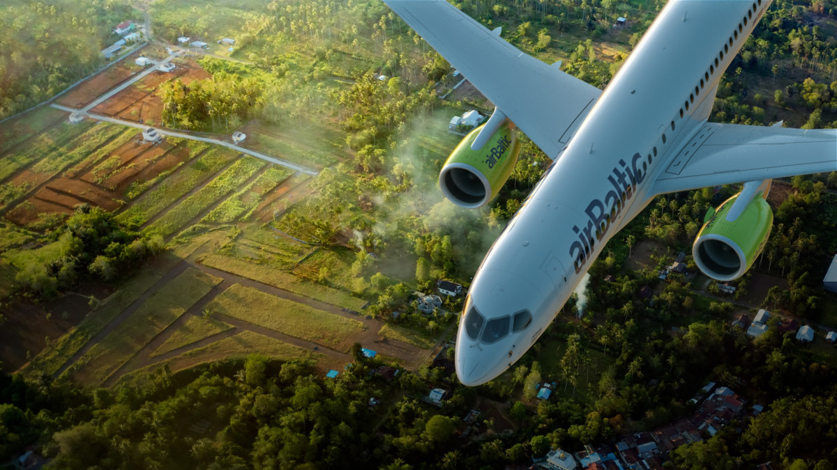 Bombardier CS300 / Airbus A220 in airBaltic livery (Bron: airBaltic)