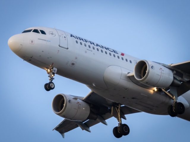 Airbus A320 van Air France nabij Mérignac in Frankrijk (Bron: Unsplash / Vincent Genevay)