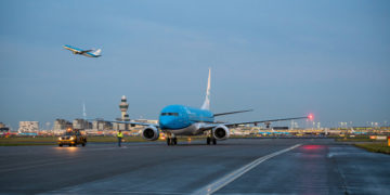 Boeing 737 (PH-BCL) van KLM komt aan op Amsterdam Airport Schiphol (Bron: KLM)