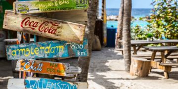 Mambo Beach Boulevard, Willemstad, Curaçao (Bron: Unsplash / Emiel Molenaar)