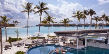 Zwembad van het Radisson Blue Maldives Resort (Bron: Radisson Blue Maldives Resort)