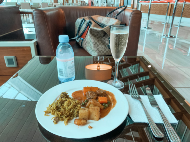 Emirates business class lounge Dubai