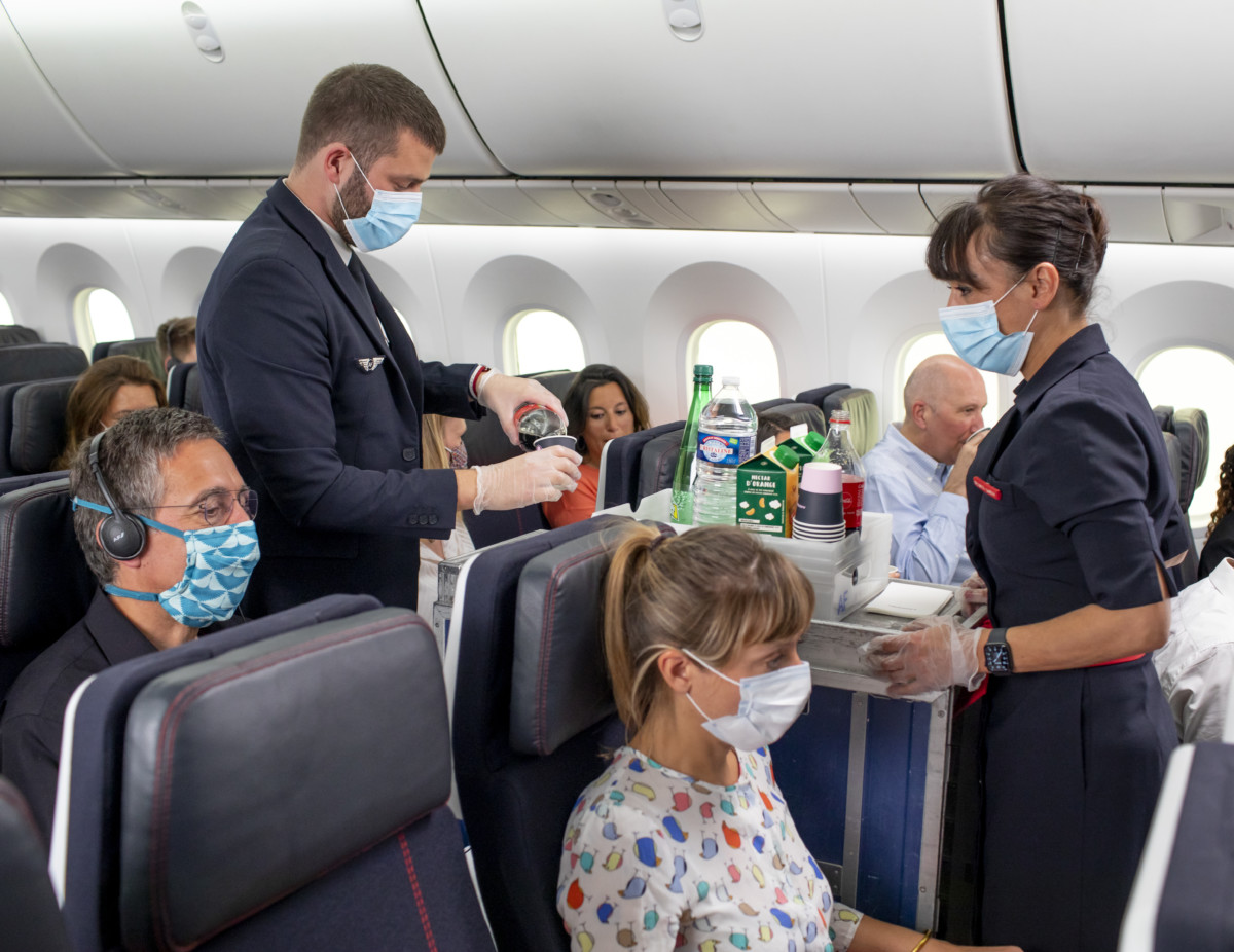 Air France crew aan het werk in de cabine (Bron: Air France)