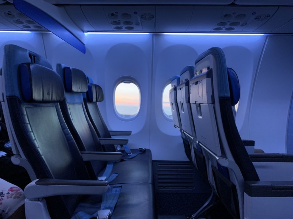 Review: KLM Business Class Athene - Amsterdam | Nieuw Cabine Boeing 737