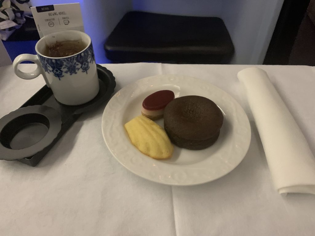 Review KLM World Business Class | Boeing 777-300 | Amsterdam - Curaçao