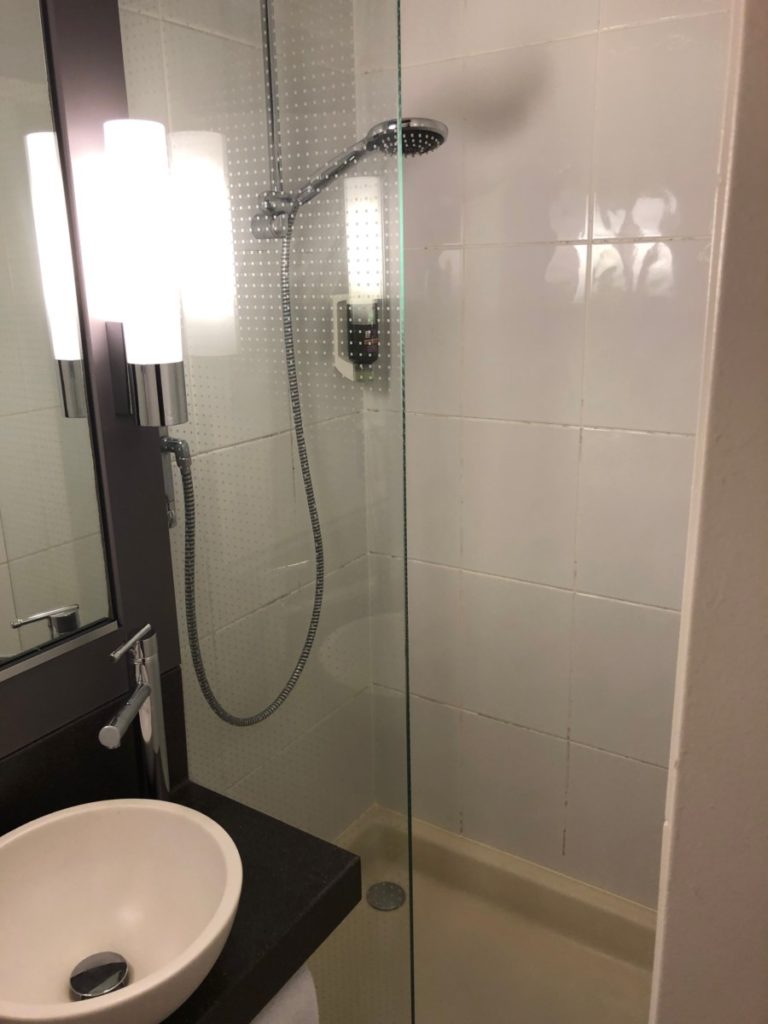 Ibis Styles Luxembourg Centre Gare badkamer