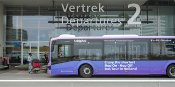 Bus bij Departures 2 Amsterdam Airport Schiphol (Bron: Amsterdam Airport Schiphol)