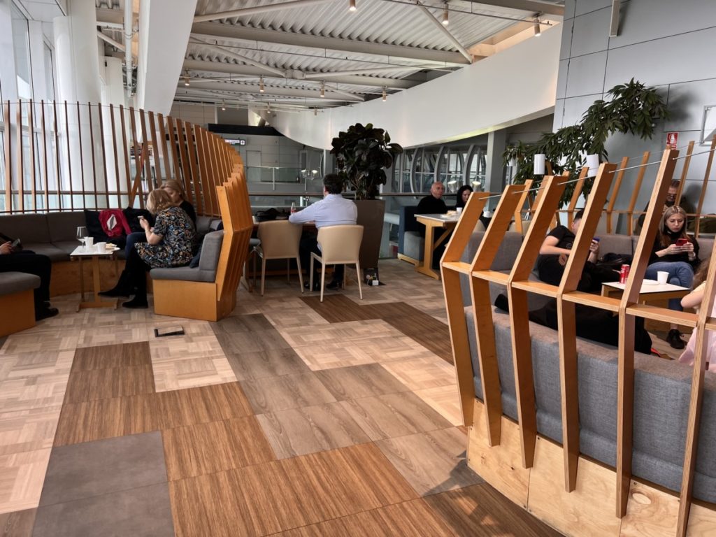 Review: TAROM en MasterCard Business Lounge Boekarest Airport