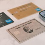 American Express kaarten op een tafel (Bron: Unsplash / CardMapr)
